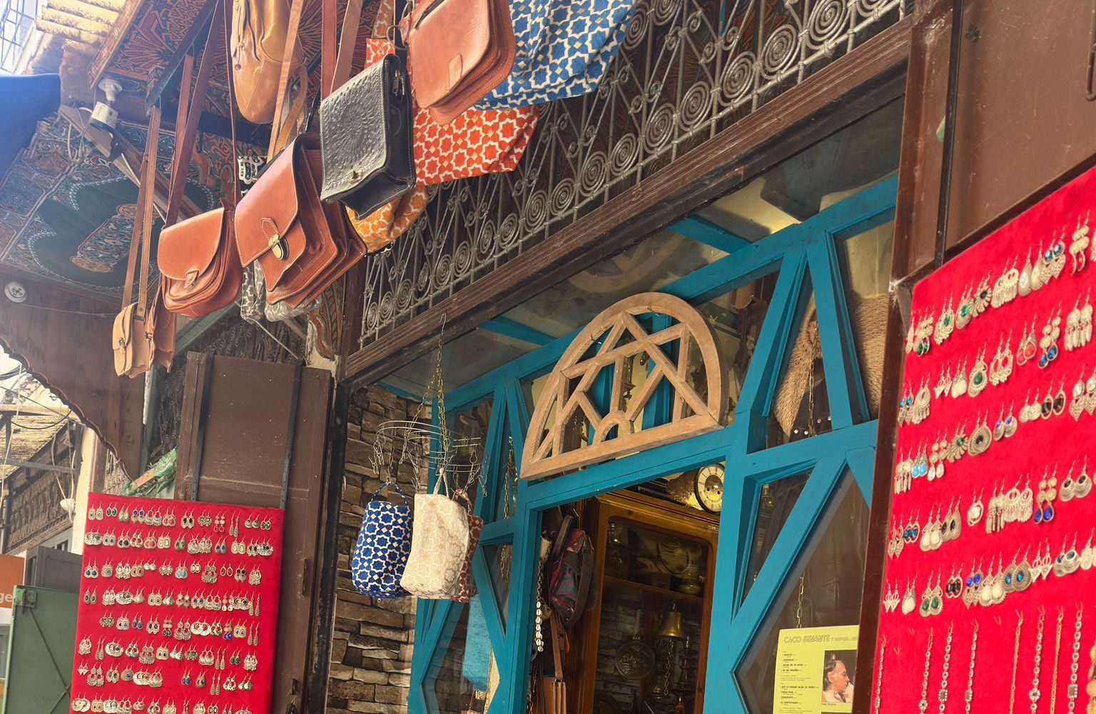 L’Artisanat Marocain : L’Histoire et la Symbolique des Bijoux Berbères